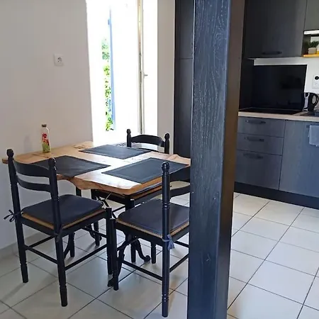 Petite Maison De Charme Les Chats Pitres Casa de Férias